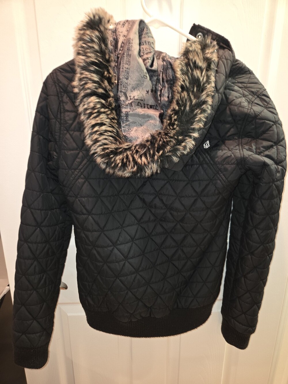 Volcom Puffer Jacket - Picture 2 of 3